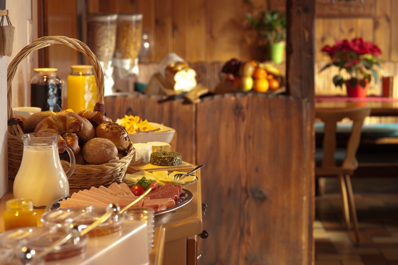 restaurant-TOUET DE L ESCARENE-min_breakfast-801827